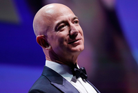 Ông chủ Amazon - Jeff Bezos hiện là người giàu nhất thế giới. Ảnh: AFP.