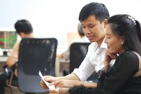 Thời gian, chuyên môn, kiến thức và kinh nghiệm là những lợi thế của môi giới chứng khoán để thuyết phục nhà đầu tư.