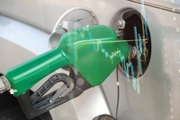 Giá dầu giằng co giữa 2 lực đẩy