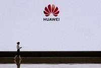 Trung Quốc chỉ trích Mỹ khi “liệt” 5 hãng công nghệ nước này vào “danh sách đen“