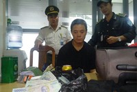 Tiếp viên bắt quả tang đạo chích lục trộm hành lý trên máy bay