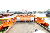 Các bạn trẻ quyết tâm cùng làm sạch sông Mê Kông.