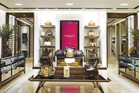 Các thương hiệu thời trang xa xỉ đang xuất hiện ngày càng nhiều tại Việt Nam.