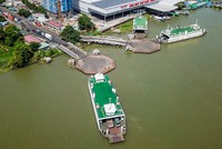 Các chiếc phà Vàm Cống còn hoạt động sau khi cầu bắc qua sông Hậu thông xe hồi tháng 5. Ảnh: Quỳnh Trần.