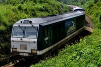 Một đoàn tàu qua đèo Hải Vân. Ảnh: Nguyễn Đông.