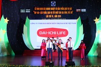 Ông Trần Thanh Tú – Phó Tổng Giám đốc Pháp lý, Pháp chế và Đối ngoại, Dai-ichi Life Việt Nam nhận giải thưởng ngày 28/6/2019.