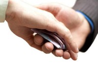 Cựu kiểm sát viên nhận hối lộ bị bắt