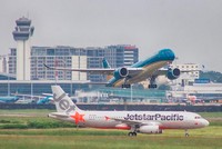 Máy bay của hãng hàng không Vietnam Airlines và Jetstar Pacific. (Ảnh: Anh Tuấn/Vietnam+).