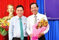 Đồng chí Võ Thành Hạo và đồng chí Phan Văn Mãi.