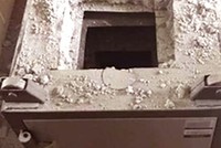 Chiếc két thủng đáy trong nhà ông Lee Gong Myung. Ảnh: D. H.