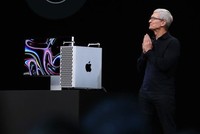 CEO Apple Tim Cook giới thiệu mẫu máy tính Mac Pro cao cấp tại sự kiện diễn ra ngày 3/6 ở San Jose, California. (Nguồn: Getty Images).