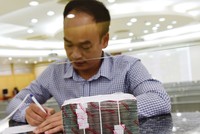 Tháng 8, kịch bản khả quan nhất được kỳ vọng là sau giai đoạn dòng tiền tập trung vào các cổ phiếu vốn hóa lớn đẩy chỉ số tăng mạnh sẽ luân chuyển giữa các mã “trụ” để giữ điểm số không giảm sâu.