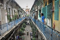Bên trong con hẻm hơn 100 tuổi, khách Tây đến là mê ở Sài Gòn