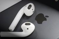 Tai nghe AirPods. (Nguồn: asia.nikkei.com).