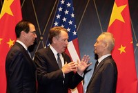 Từ trái sang: Bộ trưởng Tài chính Mỹ Steven Mnuchin, Đại diện Thương mại Robert Lighthizer và Phó thủ tướng Trung Quốc Lưu Hạc tại Bắc Kinh ngày 31/7. Ảnh: Reuters.