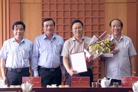 Lãnh đạo tỉnh Quảng Nam chúc mừng đồng chí Lê Trí Thanh.