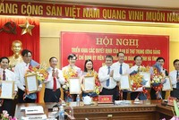 Lãnh đạo tỉnh Hà Tĩnh trao quyết định và chúc mừng các cán bộ được chỉ định giữ chức vụ Ủy viên Ban Chấp hành Đảng bộ tỉnh Hà Tĩnh.