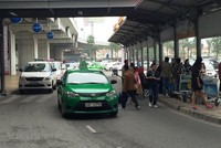 Xe taxi nhượng quyền được phép hoạt động tại sân bay Nội Bài. (Ảnh: Việt Hùng/Vietnam+).