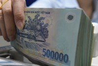 Tỷ trọng tiền mặt trên tổng phương tiện thanh toán trung bình giảm dần qua các năm.