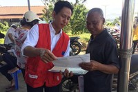 Người dân được nhận hỗ trợ tại các khu vực bị ảnh hưởng bởi lũ lụt.