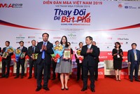 Đại diện BVSC nhận giải “Tổ chức tư vấn M&A tiêu biểu Việt Nam năm 2018-2019” tại Diễn đàn M&A Việt Nam 2019.