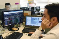 Tháng 9, chờ tự tin trở lại