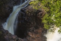 Dòng Brule được chia thành hai nửa trên thác nước, trong đó nhánh bên phải đổ xuống hồ trong khi nhánh còn lại đổ vào hố Devil's Kettle. 