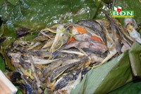 Cá suối bọc lá chuối nướng giữ nguyên được vị tươi ngọt của cá suối.