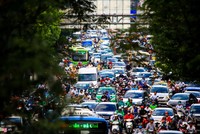 Lối ra vào sân bay Tân Sơn Nhất luôn trong tình trạng xe cộ đông nghẹt. Ảnh: Quỳnh Danh.