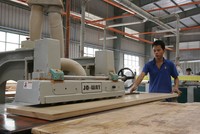 Gỗ dán làm từ gỗ cứng là mặt hàng đứng đầu danh sách nguy cơ cao bị điều tra áp thuế phòng vệ thương mại.