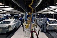 Đề xuất ưu đãi hàng loạt thuế có thể khuyến khích doanh nghiệp giảm giá xe hơi hay không?