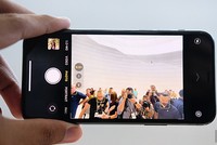 Điểm nhấn trên iPhone 11 là camera. Ảnh: Engadget.