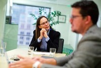 Quan hệ tốt với cấp trên sẽ giúp ích nhiều cho quá trình thăng tiến.