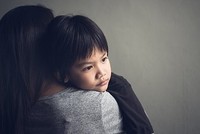 6 hành động phá hỏng tuổi thơ của con