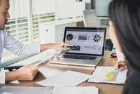 Nhà đầu tư tin tưởng hơn vào những thị trường có các chuẩn mực quản trị vững mạnh, đặc biệt liên quan đến bảo vệ nhà đầu tư và giúp giảm chi phí vốn.