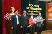 Thường trực Tỉnh ủy Lâm Đồng chúc mừng tân Phó Bí thư Tỉnh ủy Trần Văn Hiệp.