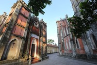 Chiêm ngưỡng vương cung thánh đường đẹp không kém trời Tây ở Việt Nam