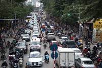 TP.HCM tăng 'kịch trần' phí đăng ký ô tô, xe máy