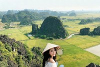 Hang Múa: Điểm “check-in” trên “lưng chừng trời” đẹp không tưởng ở Ninh Bình!