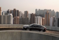 Polestar 2 là mẫu xe chạy điện hoàn toàn được phát triển dựa trên nền tảng EV chia sẻ từ công ty mẹ Volvo. Ảnh: Carthrottle.