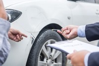 Việc thu thập hồ sơ, chứng từ bồi thường bảo hiểm hiện đang được đẩy sang phía khách hàng.