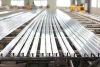 Tổng cục Hải quan từng phát hiện nhiều giấy tờ chứng nhận nguồn gốc sản phẩm giả mạo trên các hàng nông nghiệp, dệt may, sắt, nhôm... (Ảnh minh họa).