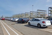 Mùa xe cuối năm, xe ngoại nhập đang có mức tiêu thụ tăng mạnh, trong khi đó xe lắp ráp trong nước lâm vào thế khó khăn.