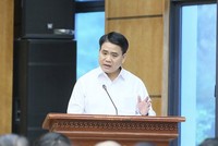 Chủ tịch UBND Hà Nội Nguyễn Đức Chung mong muốn cử tri ủng hộ việc dần thu hồi xe máy, ôtô hết hạn để giảm ô nhiễm môi trường. Ảnh: Ngọc Thắng.