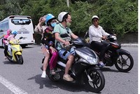 Xe tay ga sẽ không được lưu thông tại nhiều tuyến đường trên bán đảo Sơn Trà. Ảnh: Nguyễn Đông.