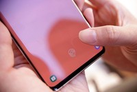 Samsung thừa nhận và hứa sẽ tung bản cập nhật phần mềm khắc phục lỗi máy quét vân tay trên Galaxy S10 trong thời gian sớm.