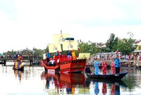 Tái hiện đám cưới Công Nữ Ngọc Hoa với thương nhân Nhật Bản trong lễ hội giao lưu văn hóa Việt-Nhật diễn ra hằng năm tại Hội An.