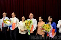 Lãnh đạo Thành phố Hồ Chí Minh chúc mừng 3 tân Ủy viên Ban Thường vụ Thành ủy.