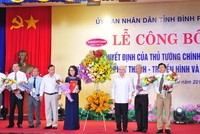 Bí thư Tỉnh ủy Nguyễn Văn Lợi và Chủ tịch UBND tỉnh Nguyễn Văn Trăm chúc mừng lãnh đạo Đài Phát thanh - Truyền hình và Báo Bình Phước.