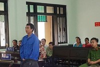 Phong khi còn là công chức tài chính kế toán của UBND xã Vinh Thanh lợi dụng nhiệm vụ đã gần 200 lần chiếm tiền của người dân.